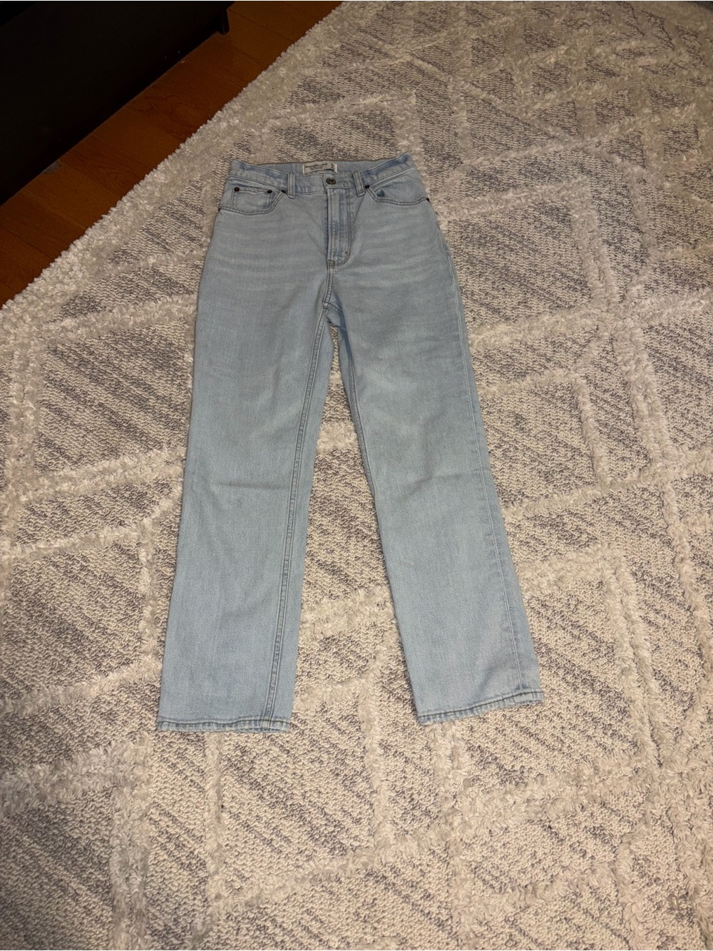 Light Blue Ultra High-Rise Ankle Straight Leg Women's Jeans. Size 26/2
